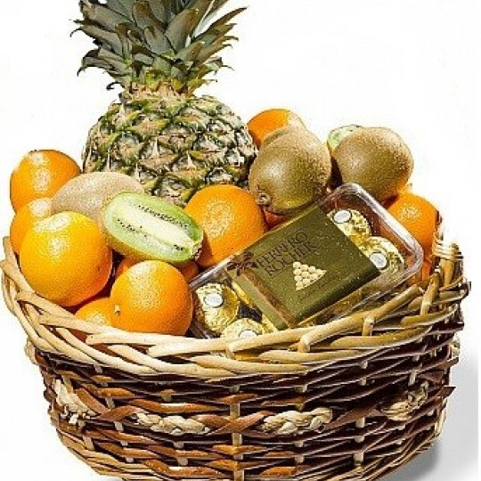 Fruit basket 4 kg with Ferrero Rocher