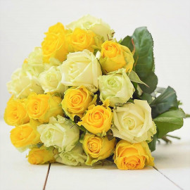 Dzeltenas un baltas rozes 40 cm. Maināms rožu daudzums