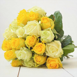 Yellow and white roses 40 cm. Changeable amount of rose in bouquet