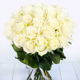 Ziedu pušķis Baltas rozes 40 cm (maināms ziedu daudzums)
