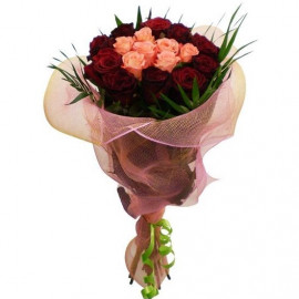 Sarkanu un rozā rožu pušķis 60 cm (17 gab)