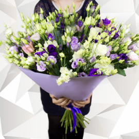 Huge bouquet of Lisianthus