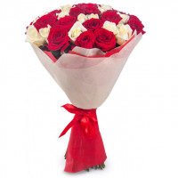 Ziedu pušķis Sarkanas un baltas rozes 50 cm (31 roze)