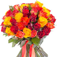 35 sarkanas, dzeltenas un oranžas rozes 40 cm